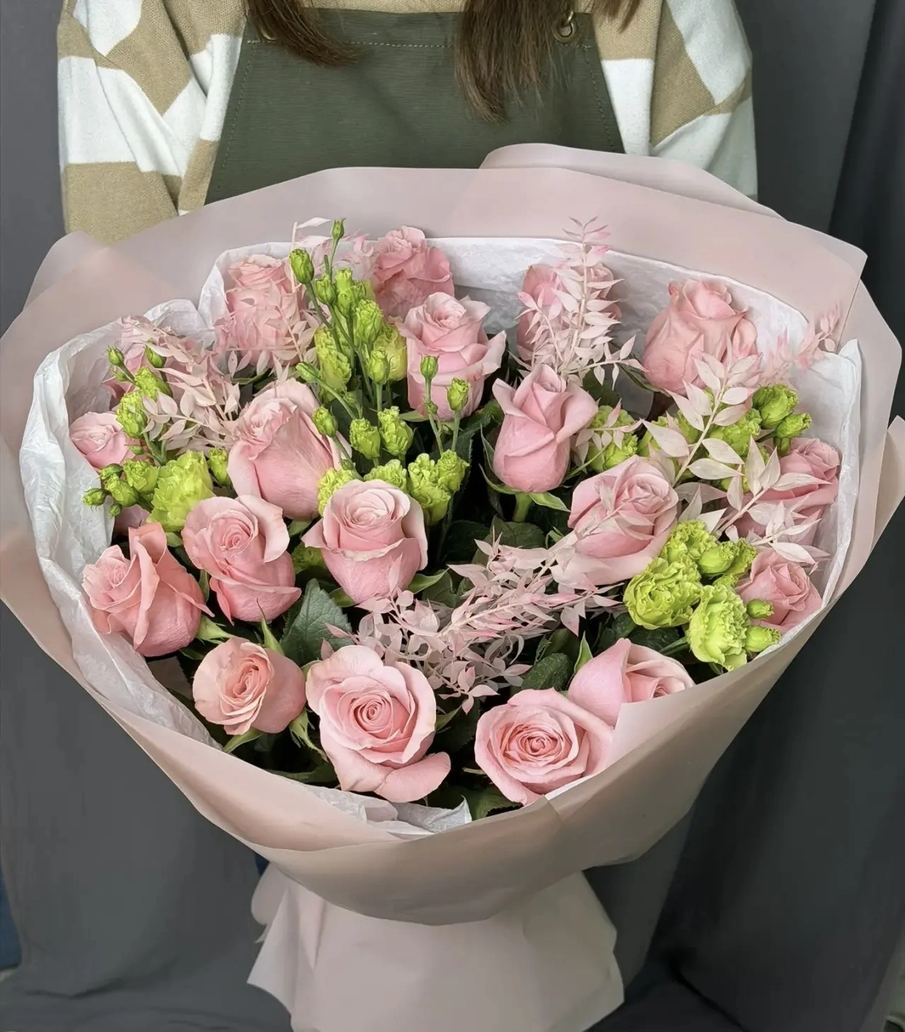 Букет из роз с эустомой