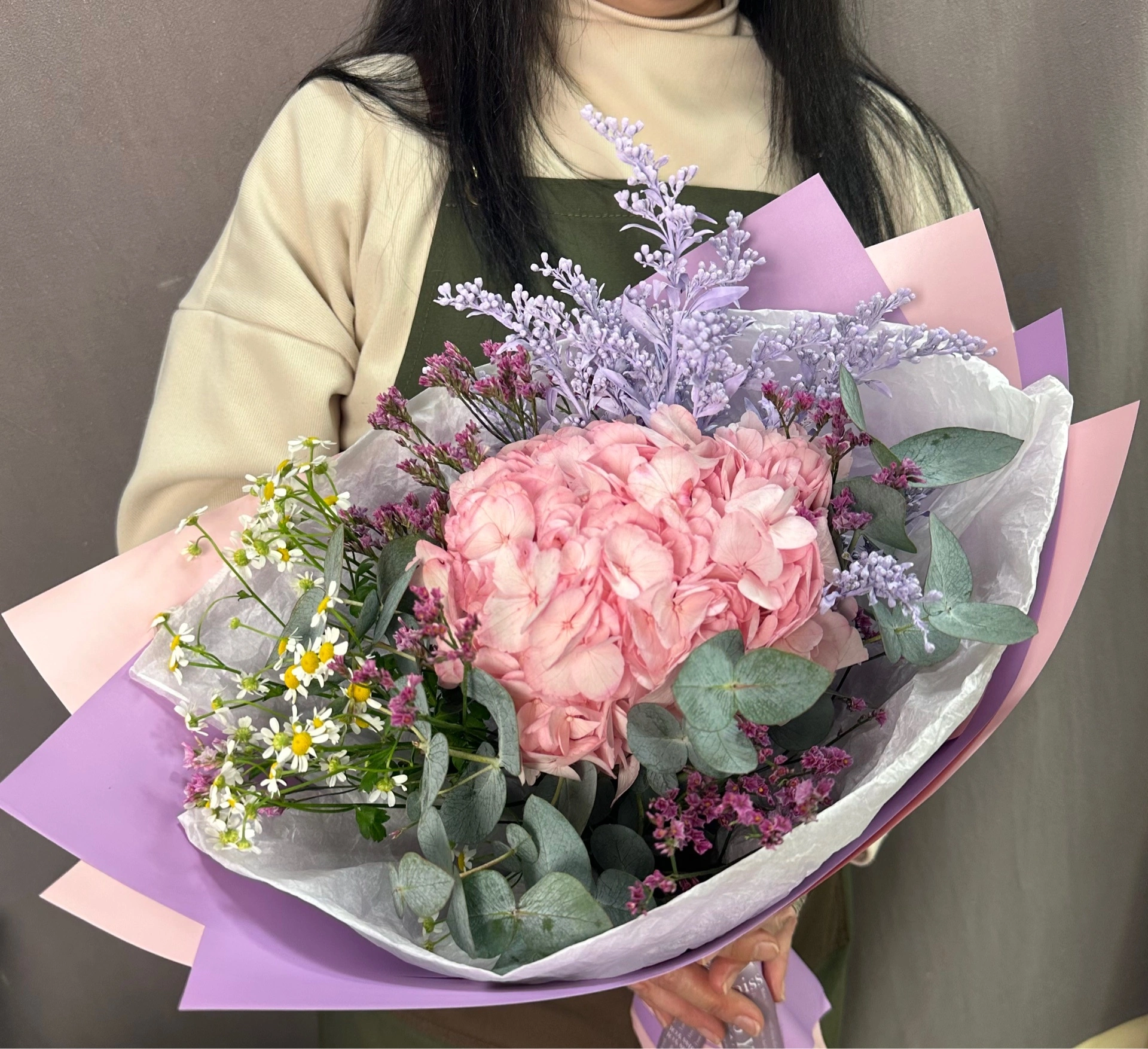 Букет с гортензией и танацетумом