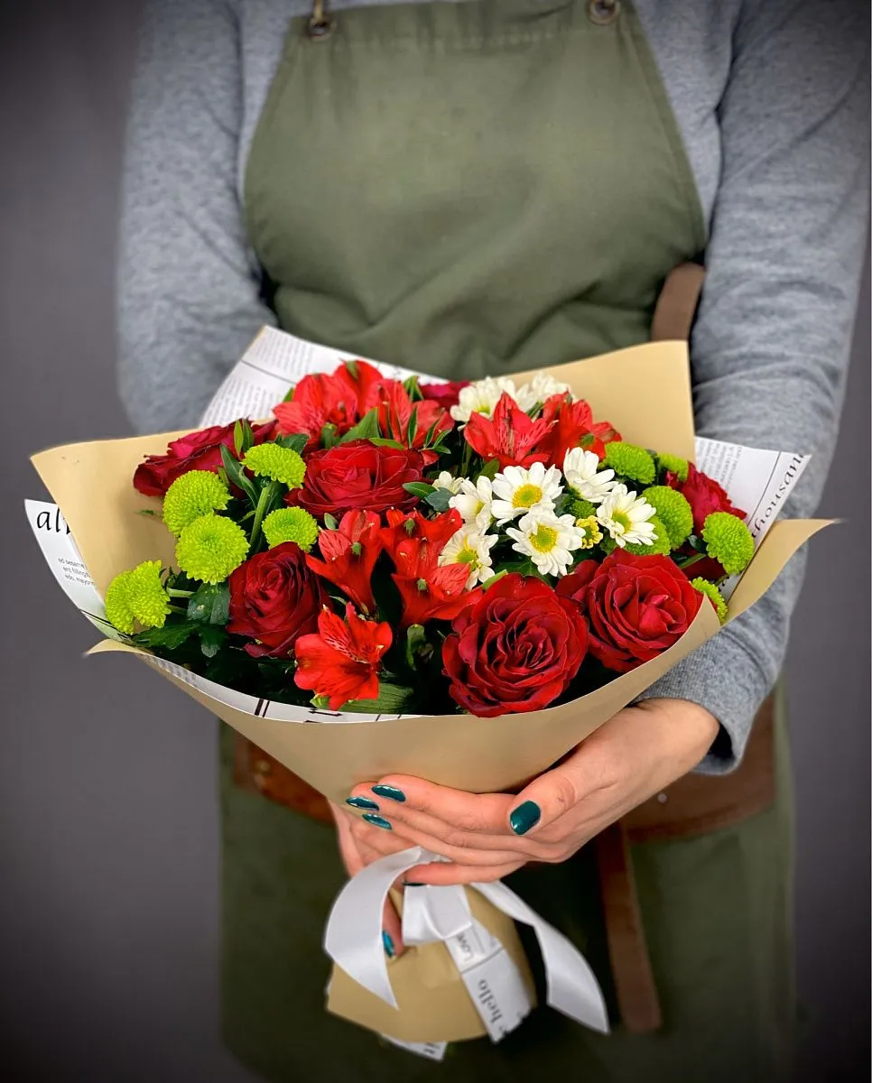 Букет из роз, альстромерий и хризантем №32