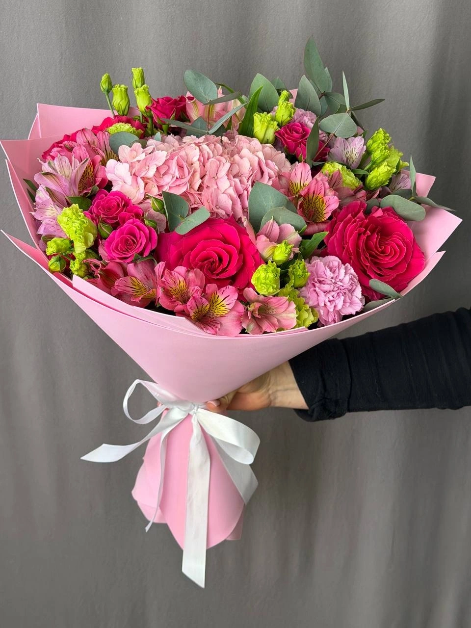 Букет с гортензией малиновый