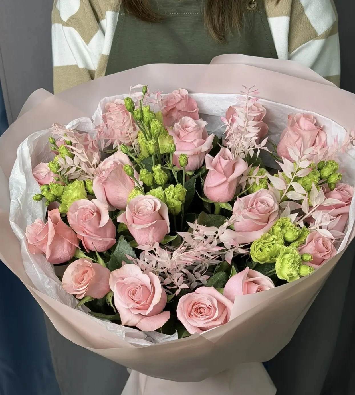 Букет из роз с эустомой