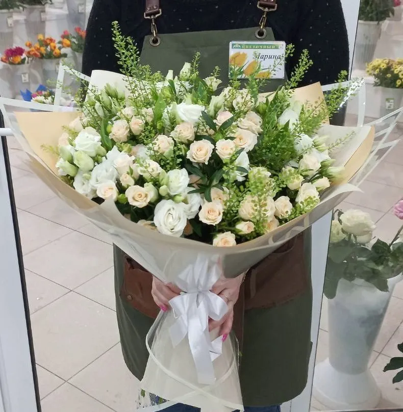 Букет из эустомы и кустовых роз №24