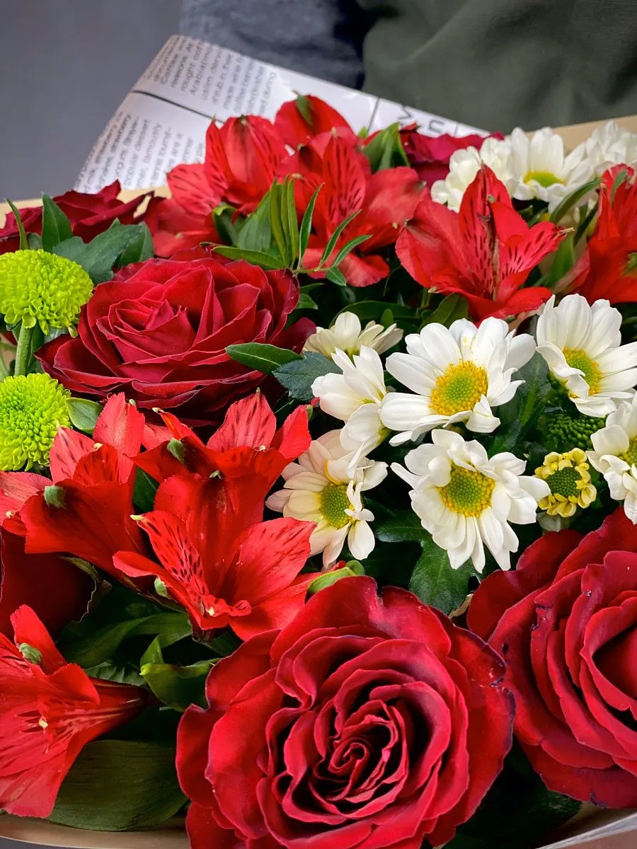 Букет из роз, альстромерий и хризантем №32