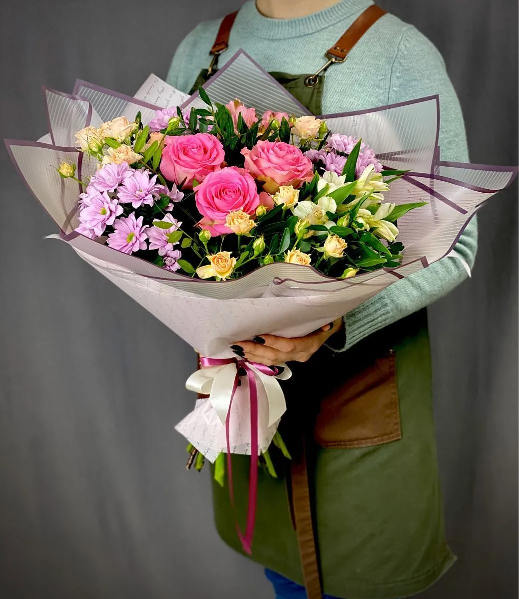 Букет с розами, альстромерией и хризантемой №28