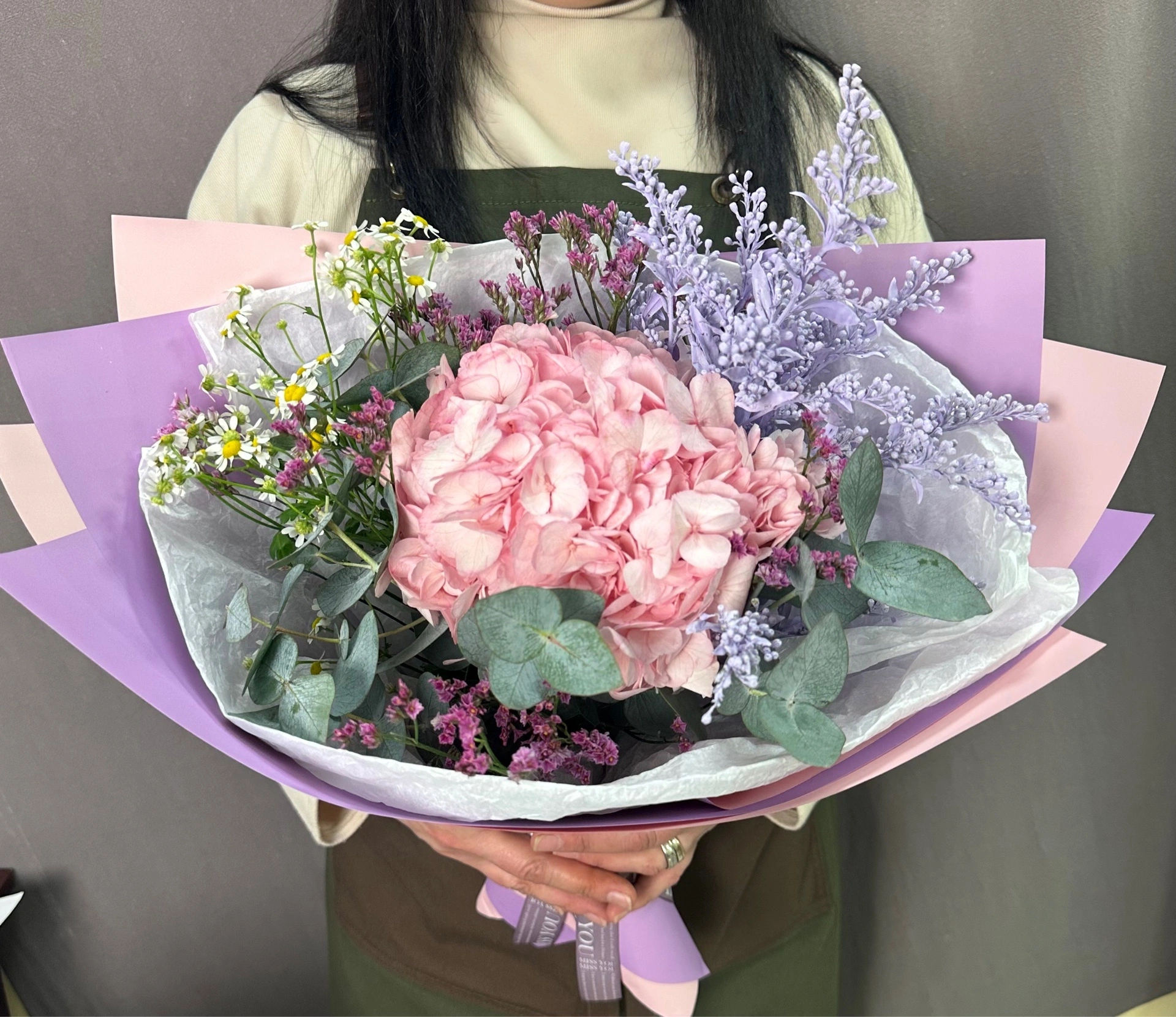 Букет с гортензией и танацетумом