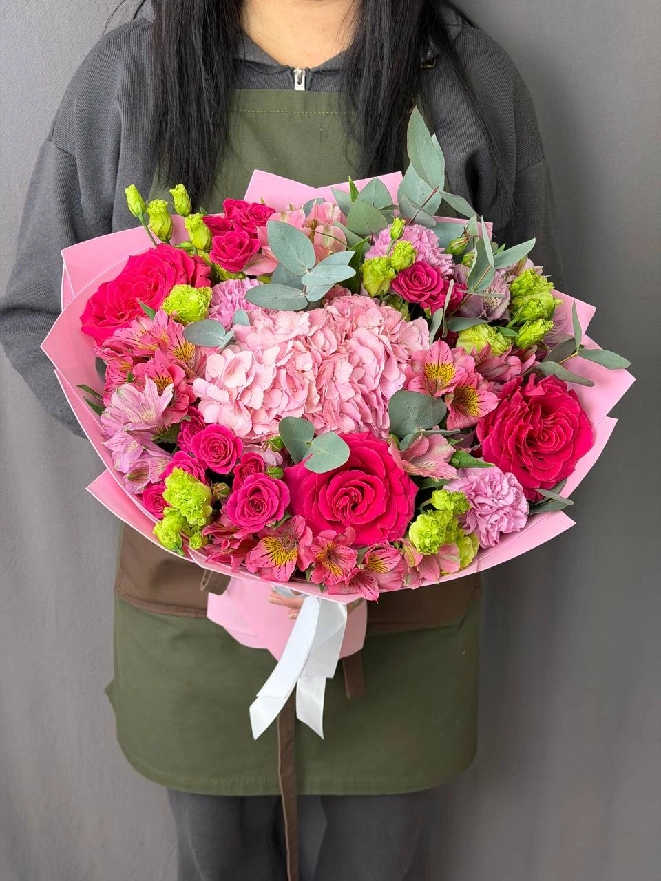 Букет с гортензией малиновый