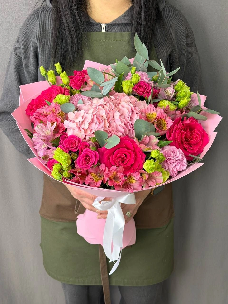 Букет с гортензией малиновый