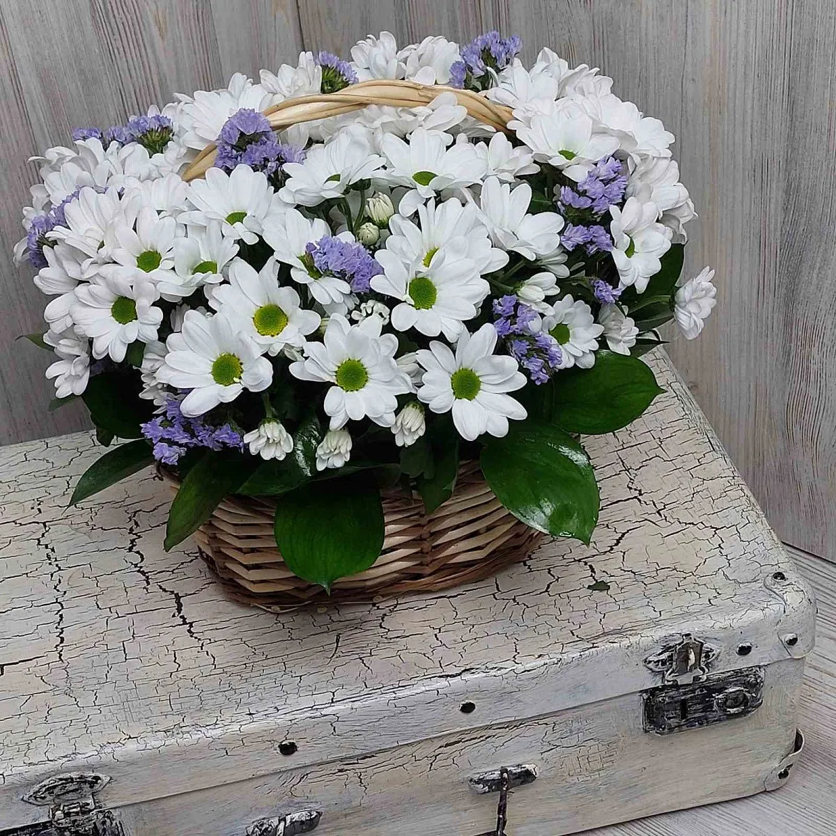 Композиция из хризантем и статицы/лимониума