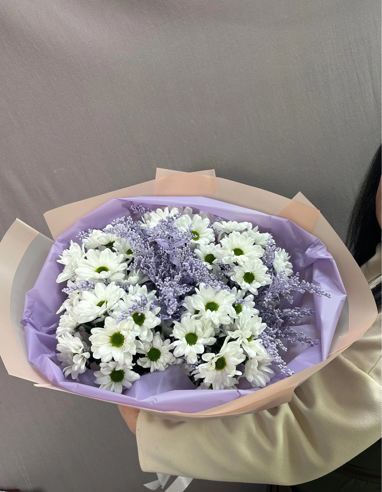 Букет хризантем с солидаго 