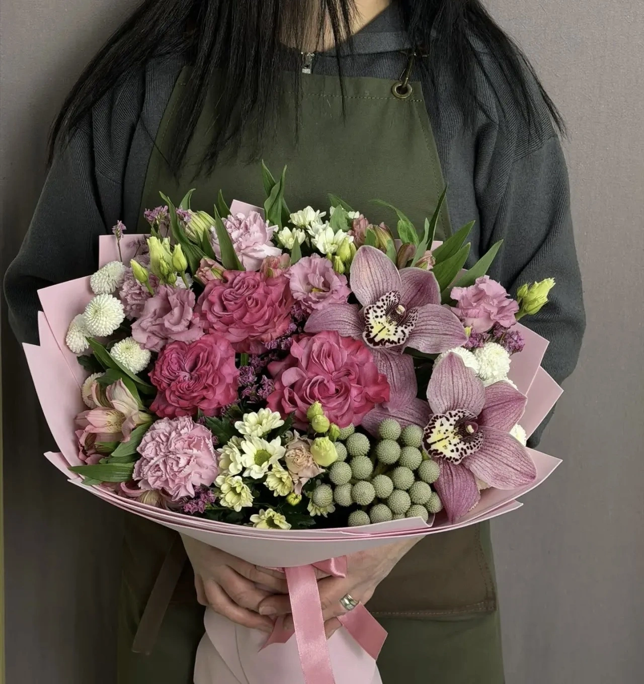 Букет с орхидеей и розами