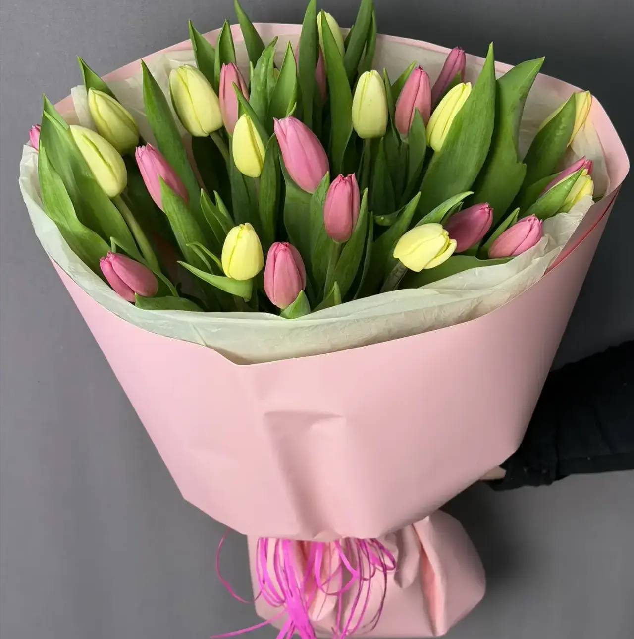 Монобукет из 25 тюльпанов