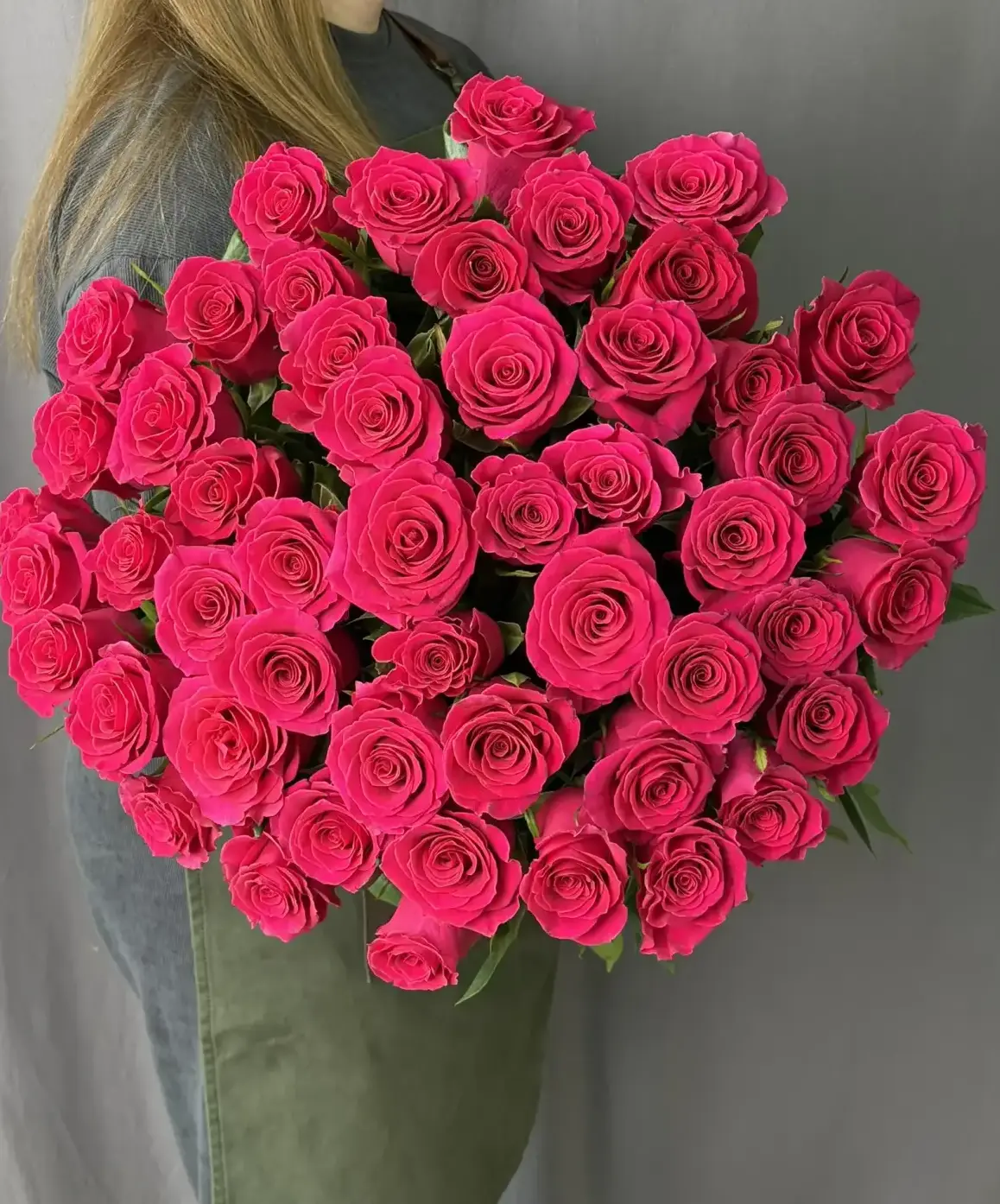 Монобукет 51 роза (малиновые) 70 см