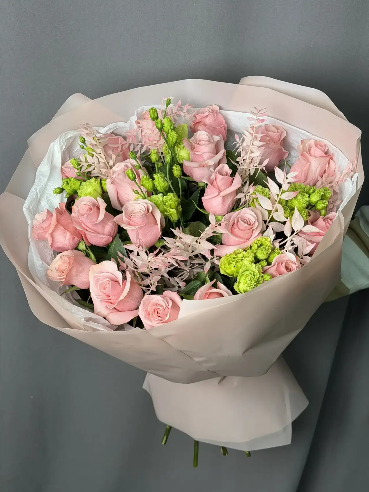 Букет из роз с эустомой