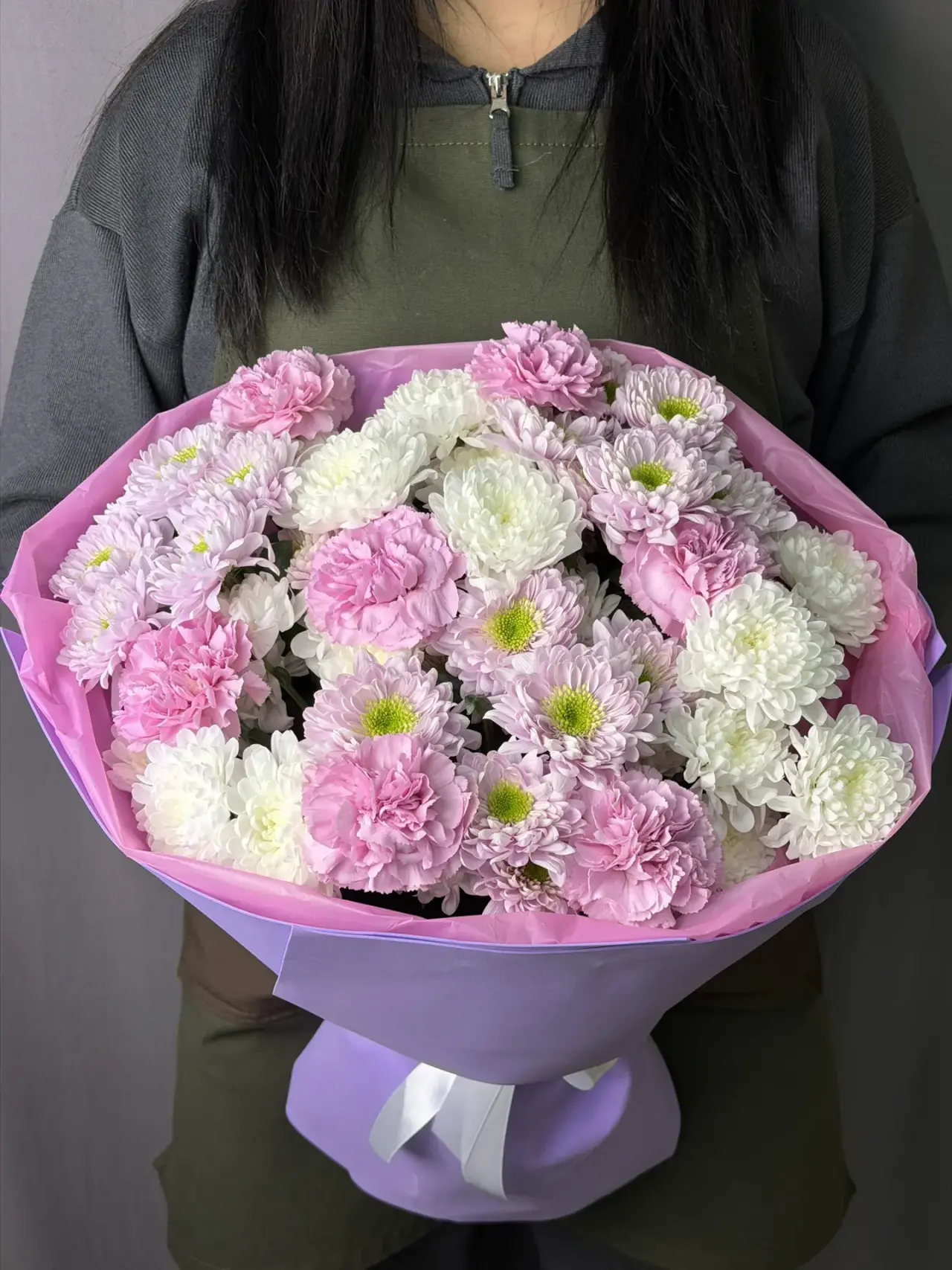 Букет хризантем с диантусом