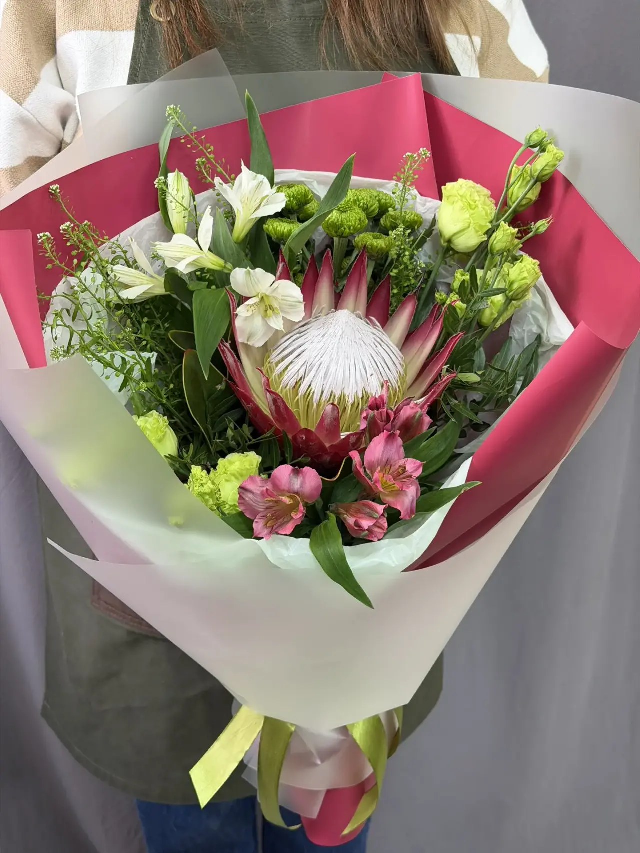 Букет с протеей и нежной эустомой