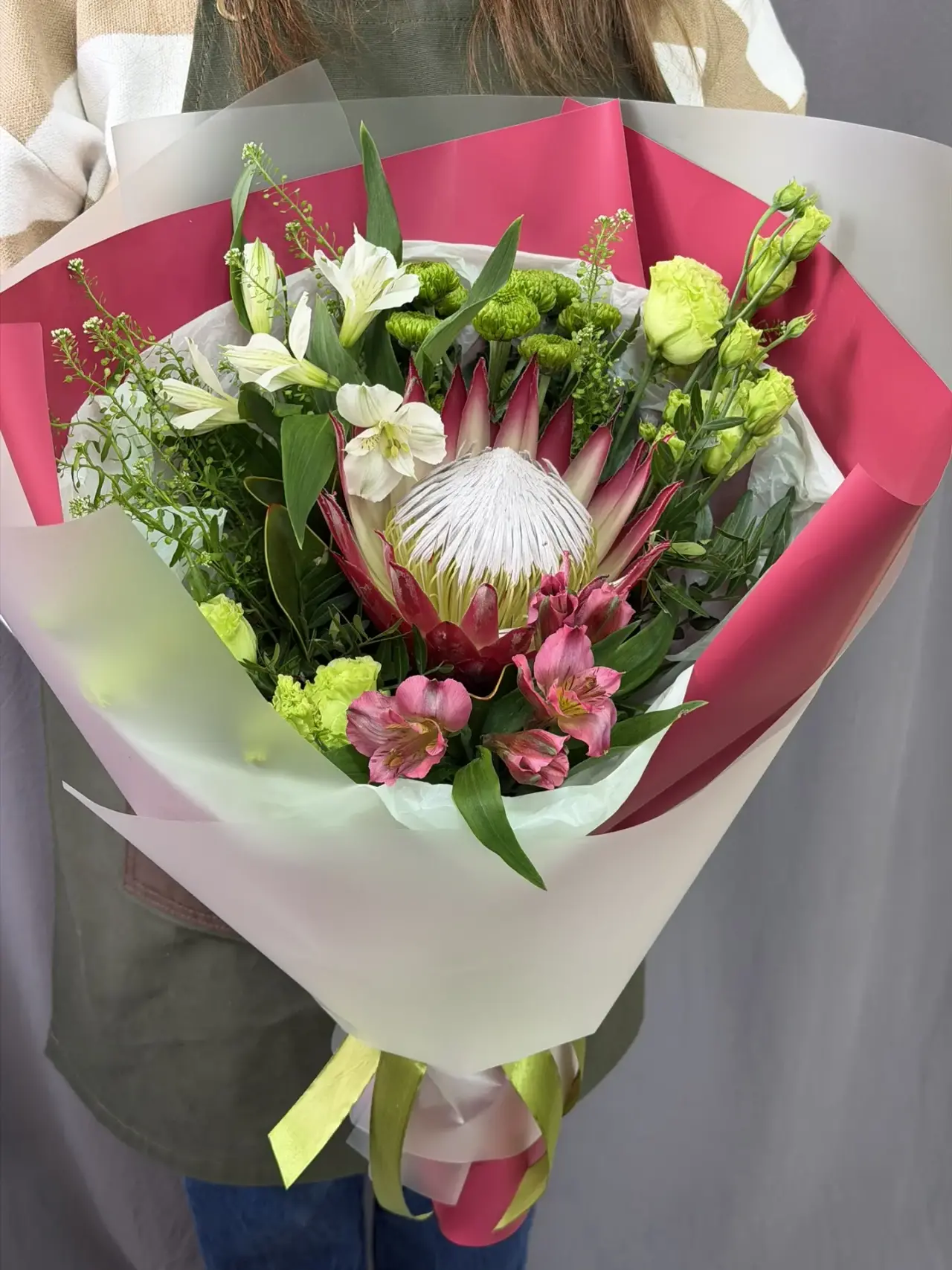 Букет с протеей и нежной эустомой